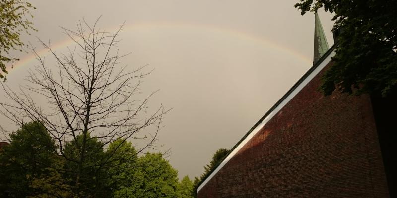 Regenbogen über der Ansgarkirche